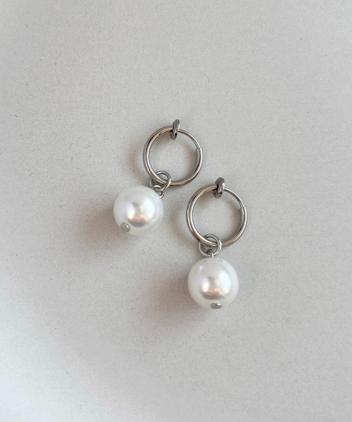 tone（トーン）の「【As】【アレルギー対応】ゆらゆら　小ぶりフープ　イヤリング（サージカルステンレス）(MA)（イヤリング・レディース・シルバー/ゴールド/シルバー系2/ゴールド系2/ブルー/ベージュ/グレー/ホワイト/ピンク/グレー系その他2/ブルー系2/グリーン/パープル/ピンク系2/ピンク系3・FREE）」の12枚目の写真