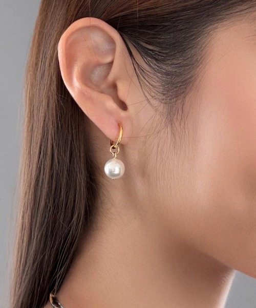 tone（トーン）の「【As】【アレルギー対応】ゆらゆら　小ぶりフープ　イヤリング（サージカルステンレス）(MA)（イヤリング・レディース・シルバー/ゴールド/シルバー系2/ゴールド系2/ブルー/ベージュ/グレー/ホワイト/ピンク/グレー系その他2/ブルー系2/グリーン/パープル/ピンク系2/ピンク系3・FREE）」の14枚目の写真