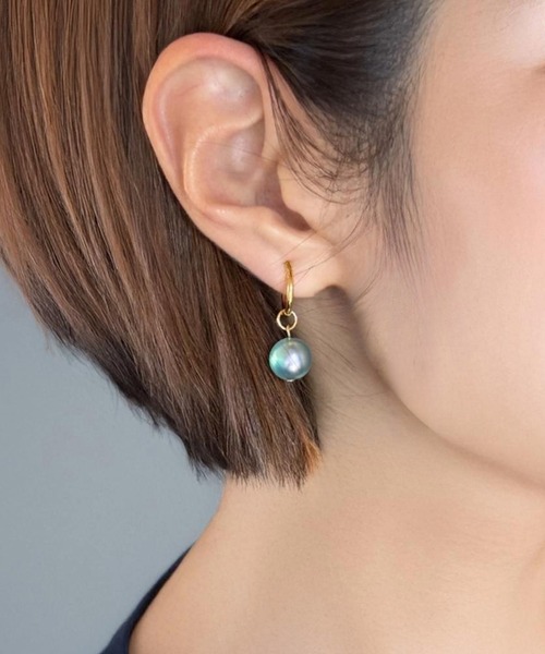 tone（トーン）の「【As】【アレルギー対応】ゆらゆら　小ぶりフープ　イヤリング（サージカルステンレス）(MA)（イヤリング・レディース・シルバー/ゴールド/シルバー系2/ゴールド系2/ブルー/ベージュ/グレー/ホワイト/ピンク/グレー系その他2/ブルー系2/グリーン/パープル/ピンク系2/ピンク系3・FREE）」の6枚目の写真