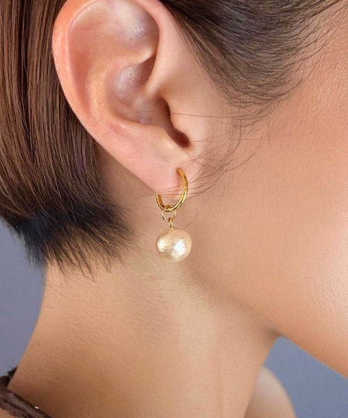 tone（トーン）の「【As】【アレルギー対応】ゆらゆら　小ぶりフープ　イヤリング（サージカルステンレス）(MA)（イヤリング・レディース・シルバー/ゴールド/シルバー系2/ゴールド系2/ブルー/ベージュ/グレー/ホワイト/ピンク/グレー系その他2/ブルー系2/グリーン/パープル/ピンク系2/ピンク系3・FREE）」の18枚目の写真