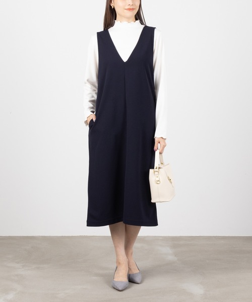 NAVY（ネイビー）の「時短アンサンブル ジャンパースカート+ハイネック長袖Tシャツ セット（ジャンパースカート・レディース・ブラウン/ネイビー/ブラック・L/M）」の9枚目の写真