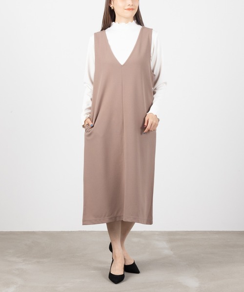 NAVY（ネイビー）の「時短アンサンブル ジャンパースカート+ハイネック長袖Tシャツ セット（ジャンパースカート・レディース・ブラウン/ネイビー/ブラック・L/M）」の10枚目の写真