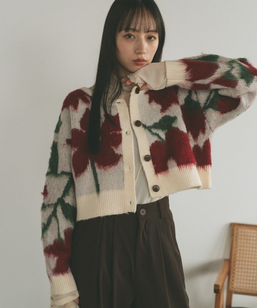 VANNIE U（ヴァニーユー）の「ジャガードフラワーニットカーディガン（カーディガン/ボレロ・レディース・ベージュ/レッド/ブルー/ネイビー・FREE）」の22枚目の写真