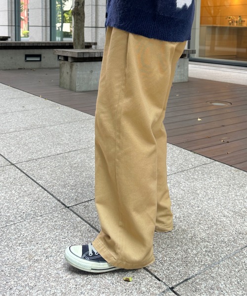 kutir(クティール)の「タックチノワイドパンツ(チノパンツ・レディース・カーキ/ブラック/ベージュ・LARGE/SMALL/MEDIUM)」の5枚目の写真