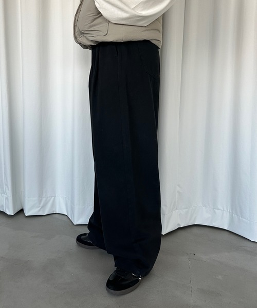 kutir(クティール)の「タックチノワイドパンツ(チノパンツ・レディース・カーキ/ブラック/ベージュ・LARGE/SMALL/MEDIUM)」の12枚目の写真