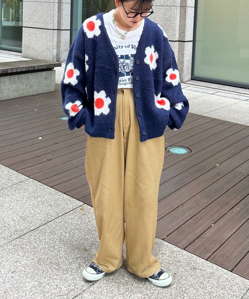 kutir(クティール)の「タックチノワイドパンツ(チノパンツ・レディース・カーキ/ブラック/ベージュ・LARGE/SMALL/MEDIUM)」の7枚目の写真