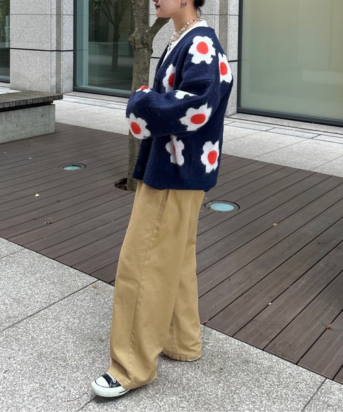 kutir(クティール)の「タックチノワイドパンツ(チノパンツ・レディース・カーキ/ブラック/ベージュ・LARGE/SMALL/MEDIUM)」の8枚目の写真