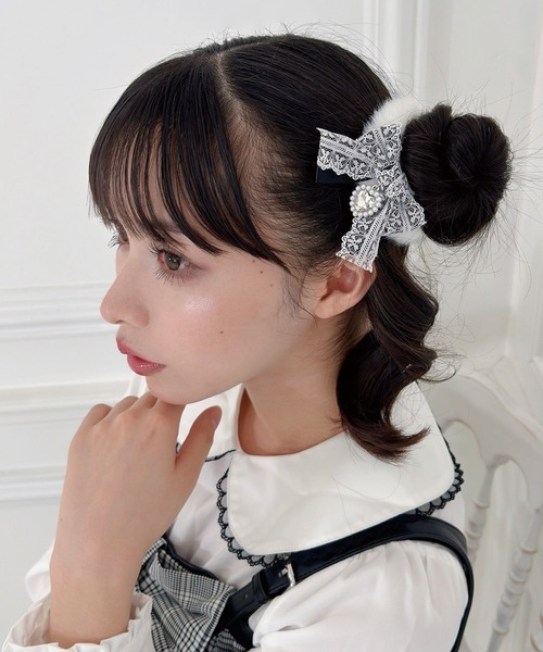 Honey Cinnamon（ハニーシナモン）の「ハートビジューリボンフェイクファーシュシュ（シュシュ・レディース・ブラック/サックスブルー・FREE）」の4枚目の写真