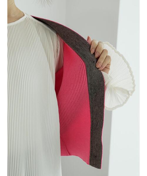 Te chichi(テチチ)の「【大人の洗練カラーニット】衿裏配色Vネックドルマンカーディガン(カーディガン/ボレロ・レディース・ブラック/ピンク/オフホワイト/グレー・F)」の5枚目の写真