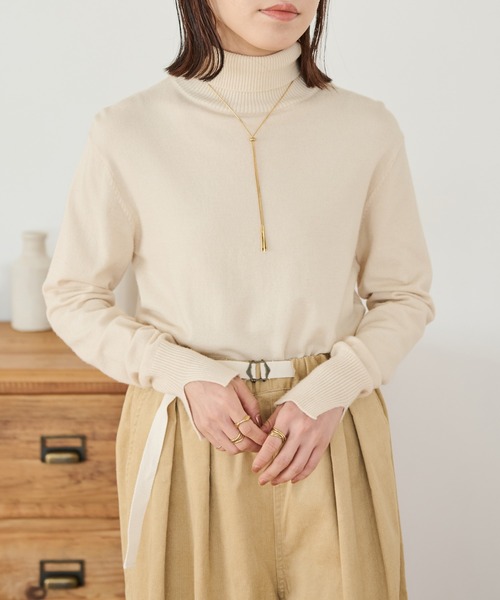 Crisp（クリスプ）の「タートルスリットスリーブニット（ニット/セーター・レディース・グレー/イエロー/ブルー/アイボリー・FREE）」の2枚目の写真