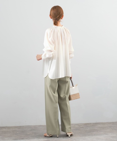 URBAN RESEARCH ROSSO WOMEN（アーバンリサーチ　ロッソ）の「ランダムタックセミシアーブラウス（シャツ/ブラウス・レディース・ライトピンク/チャコールグレー/オフホワイト・FREE）」の12枚目の写真