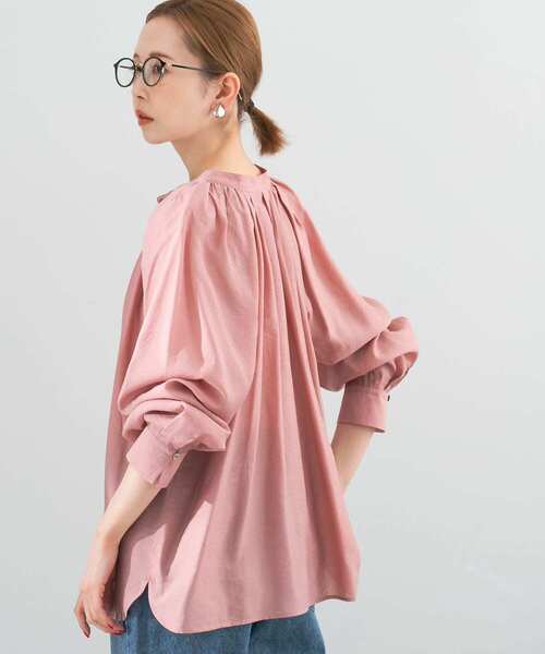 URBAN RESEARCH ROSSO WOMEN（アーバンリサーチ　ロッソ）の「ランダムタックセミシアーブラウス（シャツ/ブラウス・レディース・ライトピンク/チャコールグレー/オフホワイト・FREE）」の21枚目の写真