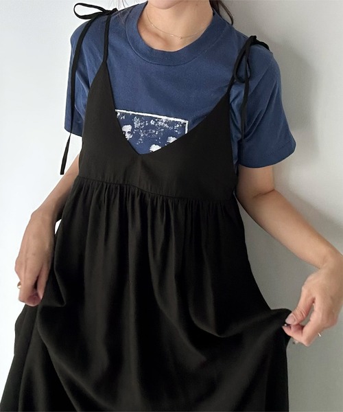 titivate（ティティベイト）の「ショルダーリボンVネックキャミソールワンピース（ワンピース・レディース・ブラック/ピンク・TM/M/S）」の4枚目の写真