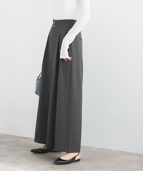 URBAN RESEARCH ROSSO WOMEN（アーバンリサーチ　ロッソ）の「ハイウエストタックワイドパンツ（その他パンツ・レディース・ライトベージュ/チャコールグレー・FREE）」の6枚目の写真