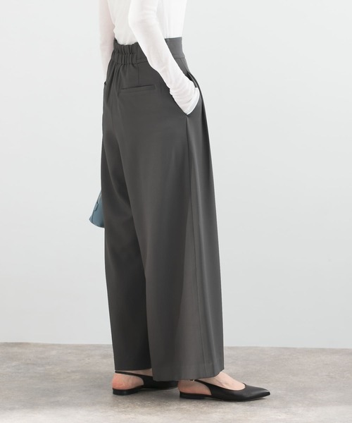 URBAN RESEARCH ROSSO WOMEN（アーバンリサーチ　ロッソ）の「ハイウエストタックワイドパンツ（その他パンツ・レディース・ライトベージュ/チャコールグレー・FREE）」の7枚目の写真