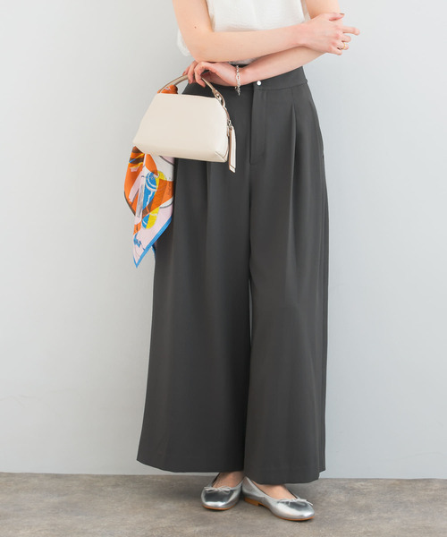 URBAN RESEARCH ROSSO WOMEN（アーバンリサーチ　ロッソ）の「ハイウエストタックワイドパンツ（その他パンツ・レディース・ライトベージュ/チャコールグレー・FREE）」の11枚目の写真