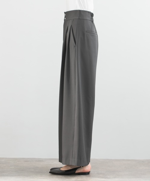 URBAN RESEARCH ROSSO WOMEN（アーバンリサーチ　ロッソ）の「ハイウエストタックワイドパンツ（その他パンツ・レディース・ライトベージュ/チャコールグレー・FREE）」の13枚目の写真