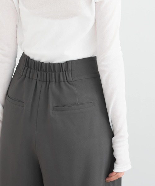 URBAN RESEARCH ROSSO WOMEN（アーバンリサーチ　ロッソ）の「ハイウエストタックワイドパンツ（その他パンツ・レディース・ライトベージュ/チャコールグレー・FREE）」の15枚目の写真