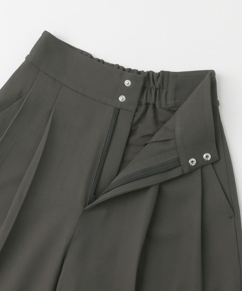 URBAN RESEARCH ROSSO WOMEN（アーバンリサーチ　ロッソ）の「ハイウエストタックワイドパンツ（その他パンツ・レディース・ライトベージュ/チャコールグレー・FREE）」の19枚目の写真