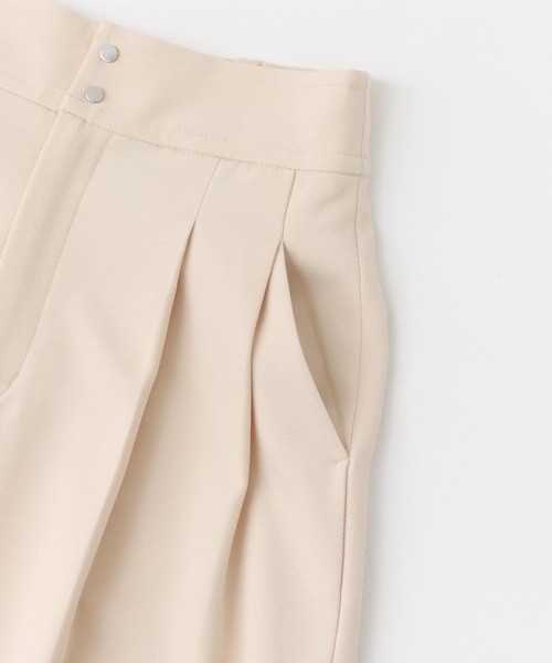 URBAN RESEARCH ROSSO WOMEN（アーバンリサーチ　ロッソ）の「ハイウエストタックワイドパンツ（その他パンツ・レディース・ライトベージュ/チャコールグレー・FREE）」の22枚目の写真