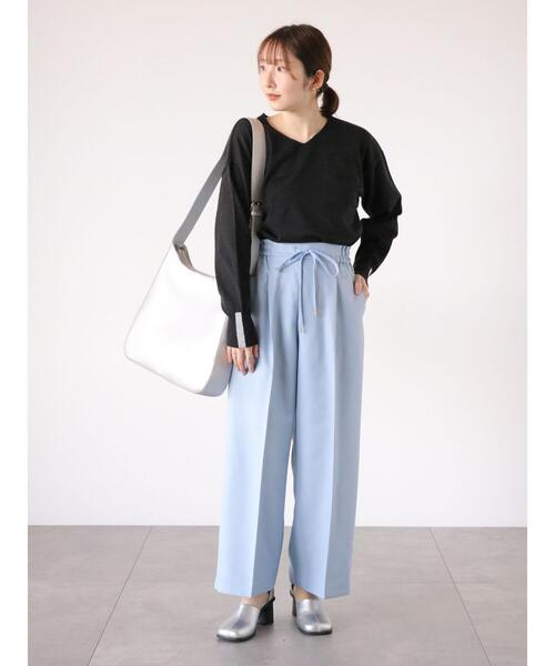 Te chichi TERRASSE（テチチテラス）の「Vネック袖ラメラインニット（ニット/セーター・レディース・ブラック/オフホワイト/イエロー/ブルー・F）」の10枚目の写真