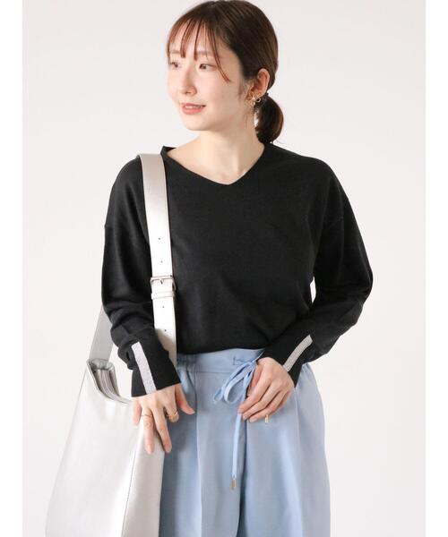 Te chichi TERRASSE（テチチテラス）の「Vネック袖ラメラインニット（ニット/セーター・レディース・ブラック/オフホワイト/イエロー/ブルー・F）」の11枚目の写真