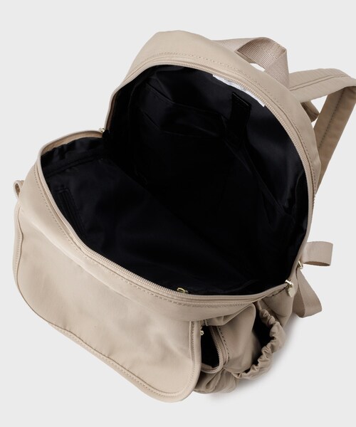 OPAQUE.CLIP（オペークドットクリップ）の「◆【撥水加工】マルチポケットリュック（バックパック/リュック・レディース・ベージュ/ブラック・00）」の8枚目の写真