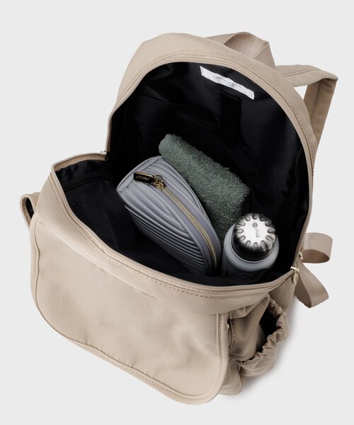 OPAQUE.CLIP（オペークドットクリップ）の「◆【撥水加工】マルチポケットリュック（バックパック/リュック・レディース・ベージュ/ブラック・00）」の10枚目の写真