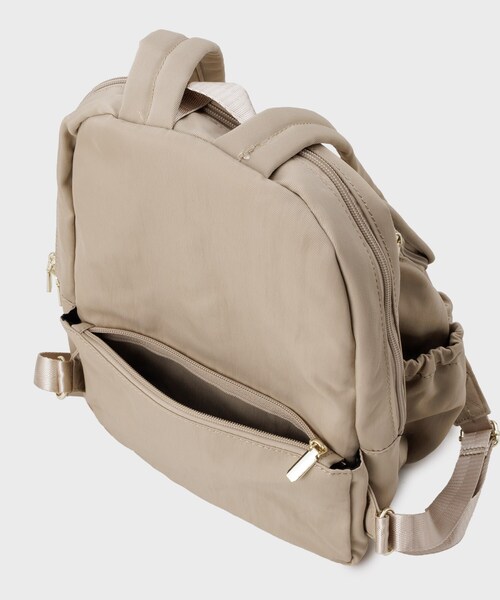 OPAQUE.CLIP（オペークドットクリップ）の「◆【撥水加工】マルチポケットリュック（バックパック/リュック・レディース・ベージュ/ブラック・00）」の12枚目の写真