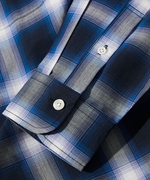 FREAK'S STORE（フリークスストア）の「FREAK’S STORE/フリークスストア ロングスリーブ レギュラーカラー オンブレチェックシャツ/イージーウェア/リラックスフィット（シャツ/ブラウス・メンズ・ブラック/ブルー/チャコール・LARGE/MEDIUM）」の7枚目の写真