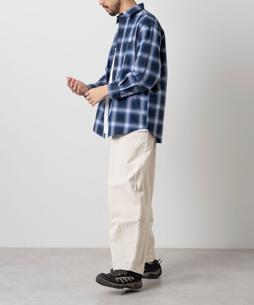 FREAK'S STORE（フリークスストア）の「FREAK’S STORE/フリークスストア ロングスリーブ レギュラーカラー オンブレチェックシャツ/イージーウェア/リラックスフィット（シャツ/ブラウス・メンズ・ブラック/ブルー/チャコール・LARGE/MEDIUM）」の10枚目の写真
