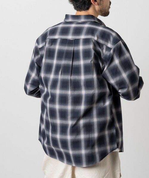 FREAK'S STORE（フリークスストア）の「FREAK’S STORE/フリークスストア ロングスリーブ レギュラーカラー オンブレチェックシャツ/イージーウェア/リラックスフィット（シャツ/ブラウス・メンズ・ブラック/ブルー/チャコール・LARGE/MEDIUM）」の21枚目の写真