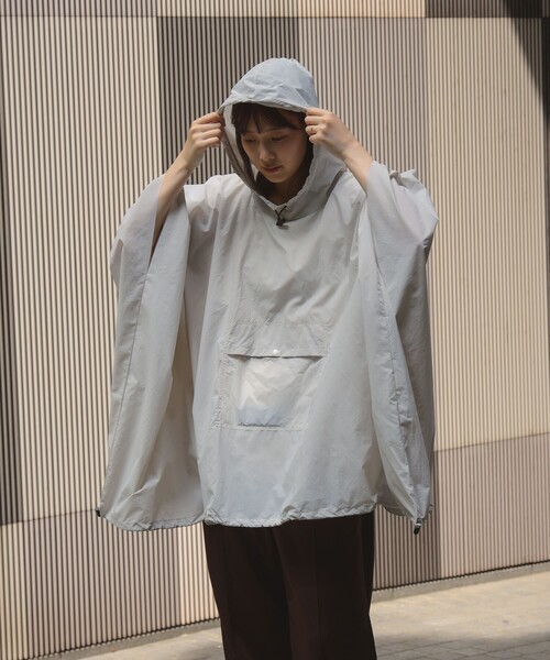 BEAMS JAPAN(ビームス ジャパン)の「〈UNISEX〉小松マテーレ × BEAMS JAPAN / 別注 ダントツ撥水(R) ポンチョ(ポンチョ・メンズ・ライトグレー/ネイビー/インディゴブルー・ONE SIZE)」の22枚目の写真