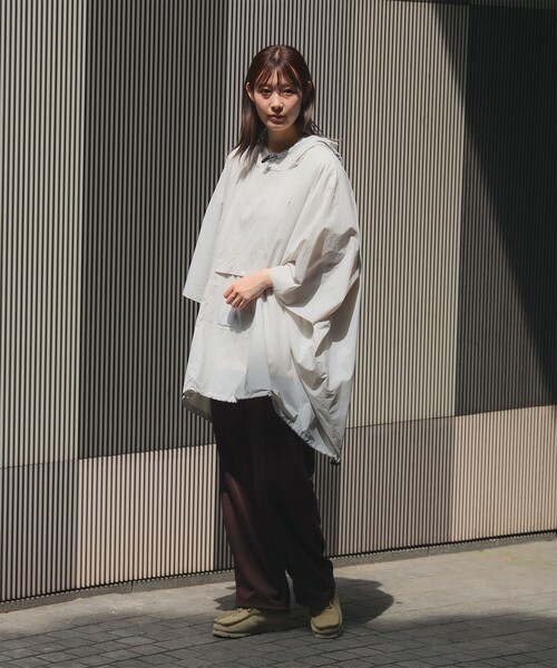 BEAMS JAPAN(ビームス ジャパン)の「〈UNISEX〉小松マテーレ × BEAMS JAPAN / 別注 ダントツ撥水(R) ポンチョ(ポンチョ・メンズ・ライトグレー/ネイビー/インディゴブルー・ONE SIZE)」の18枚目の写真