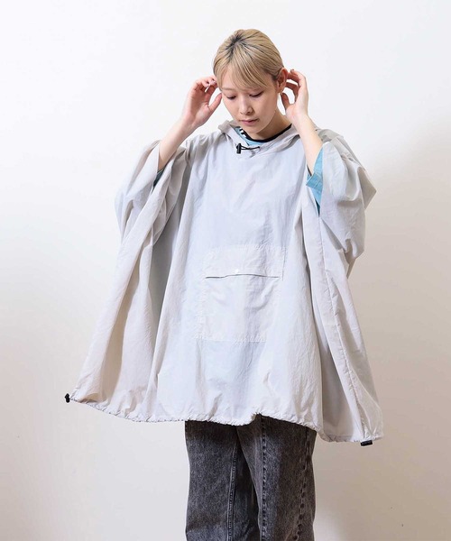 BEAMS JAPAN(ビームス ジャパン)の「〈UNISEX〉小松マテーレ × BEAMS JAPAN / 別注 ダントツ撥水(R) ポンチョ(ポンチョ・メンズ・ライトグレー/ネイビー/インディゴブルー・ONE SIZE)」の4枚目の写真