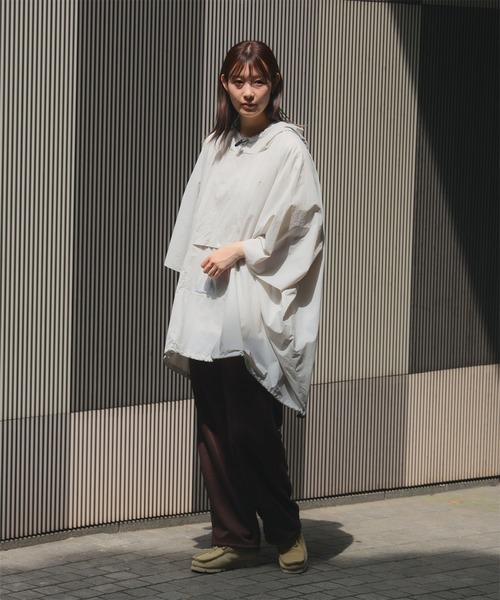 BEAMS JAPAN(ビームス ジャパン)の「〈UNISEX〉小松マテーレ × BEAMS JAPAN / 別注 ダントツ撥水(R) ポンチョ(ポンチョ・メンズ・ライトグレー/ネイビー/インディゴブルー・ONE SIZE)」の13枚目の写真