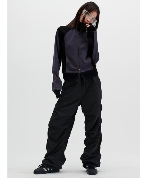 runningHIGH(ランニングハイ)の「【runningHIGH】SHIRRING NYLON PARACHUTE PANTS(カーゴパンツ・メンズ・ブラック/チャコール/ライトグレー・ONE SIZE)」の10枚目の写真