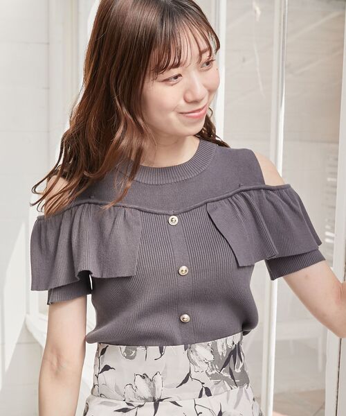 MAJESTIC LEGON（マジェスティックレゴン）の「パールストラップ肩あきニット（その他トップス・レディース・ライトグリーン/アイボリー/チャコールグレー・MEDIUM）」の21枚目の写真