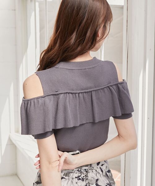 MAJESTIC LEGON（マジェスティックレゴン）の「パールストラップ肩あきニット（その他トップス・レディース・ライトグリーン/アイボリー/チャコールグレー・MEDIUM）」の11枚目の写真