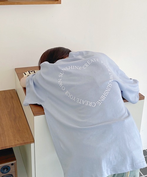 DIAVEL（ディアベル）の「【SALE激安中】ハートグラフィックロゴプリントオーバーサイズTシャツ／ユニセックス ビッグシルエット（Tシャツ/カットソー・レディース・ホワイト/アイボリー/ホワイト系その他/ブラック/ライトブルー/ブラック系その他/ダークグレー/ホワイト×ブラック・M）」の8枚目の写真