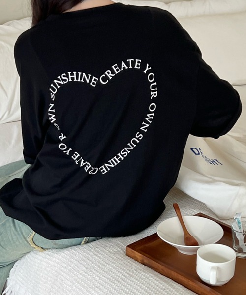 DIAVEL（ディアベル）の「【SALE激安中】ハートグラフィックロゴプリントオーバーサイズTシャツ／ユニセックス ビッグシルエット（Tシャツ/カットソー・レディース・ホワイト/アイボリー/ホワイト系その他/ブラック/ライトブルー/ブラック系その他/ダークグレー/ホワイト×ブラック・M）」の5枚目の写真