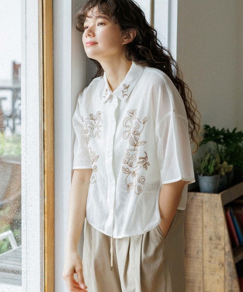 niko and（ニコアンド）の「シアーメッシュ刺繍シャツ（シャツ
