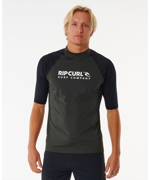 rip curl(リップカール)の「【RIPCURL(リップカール)】M SHOCK UPF S/S/水陸両用UPF50+ (日焼け防止効果)リラックスフィットフロントプリント半袖ラッシュガード(水着)(ラッシュガード・メンズ・ダークグレー/ブラック系その他・SMALL/MEDIUM/LARGE/X-LARGE)」の10枚目の写真