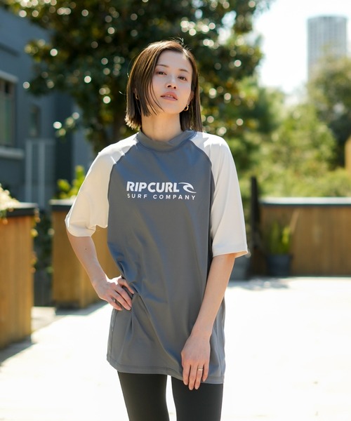 rip curl(リップカール)の「【RIPCURL(リップカール)】M SHOCK UPF S/S/水陸両用UPF50+ (日焼け防止効果)リラックスフィットフロントプリント半袖ラッシュガード(水着)(ラッシュガード・メンズ・ダークグレー/ブラック系その他・SMALL/MEDIUM/LARGE/X-LARGE)」の16枚目の写真