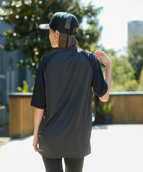 rip curl(リップカール)の「【RIPCURL(リップカール)】M SHOCK UPF S/S/水陸両用UPF50+ (日焼け防止効果)リラックスフィットフロントプリント半袖ラッシュガード(水着)(ラッシュガード・メンズ・ダークグレー/ブラック系その他・SMALL/MEDIUM/LARGE/X-LARGE)」の13枚目の写真