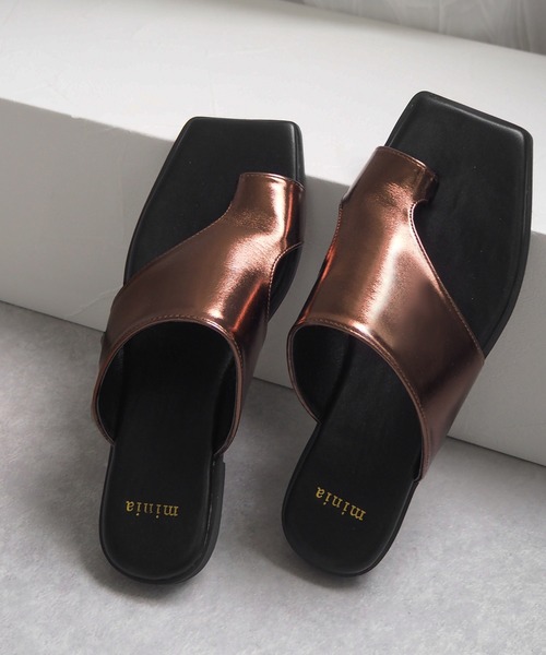 minia（ミニア）の「メタリックトングサンダル（サンダル・レディース・ブラック/シルバー/ブロンズ・LL/S/M/L）」の4枚目の写真