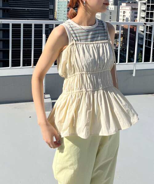 KBF(ケイビーエフ)の「ギャザーリボンビスチェ(ベスト・レディース・レッド系その他/アイボリー/ブラック・ONE)」の2枚目の写真