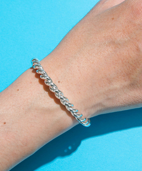 URBAN RESEARCH Sonny Label（アーバンリサーチサニーレーベル）の「twist バングル（ブレスレット・メンズ・シルバー・ONE）」の4枚目の写真