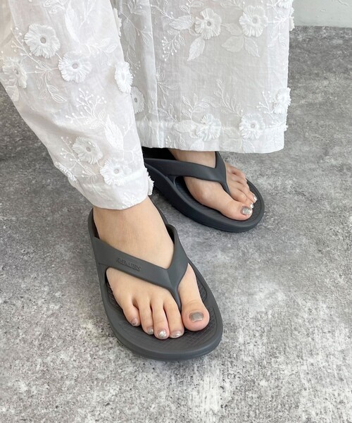 fredy emue（フレディエミュ）の「【FREEWATERS/フリーウォータース】 Cloud9 Ultra リカバリーサンダル（サンダル・レディース・ブラック/グレー/キナリ・23/24/22）」の5枚目の写真