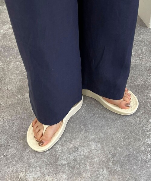 fredy emue（フレディエミュ）の「【FREEWATERS/フリーウォータース】 Cloud9 Ultra リカバリーサンダル（サンダル・レディース・ブラック/グレー/キナリ・23/24/22）」の6枚目の写真